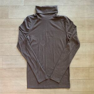 Madewell light brown long-sleeve ribbed turtleneck - size XS